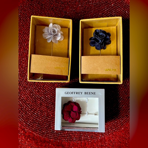 Lapel pins - Picture 2 of 3